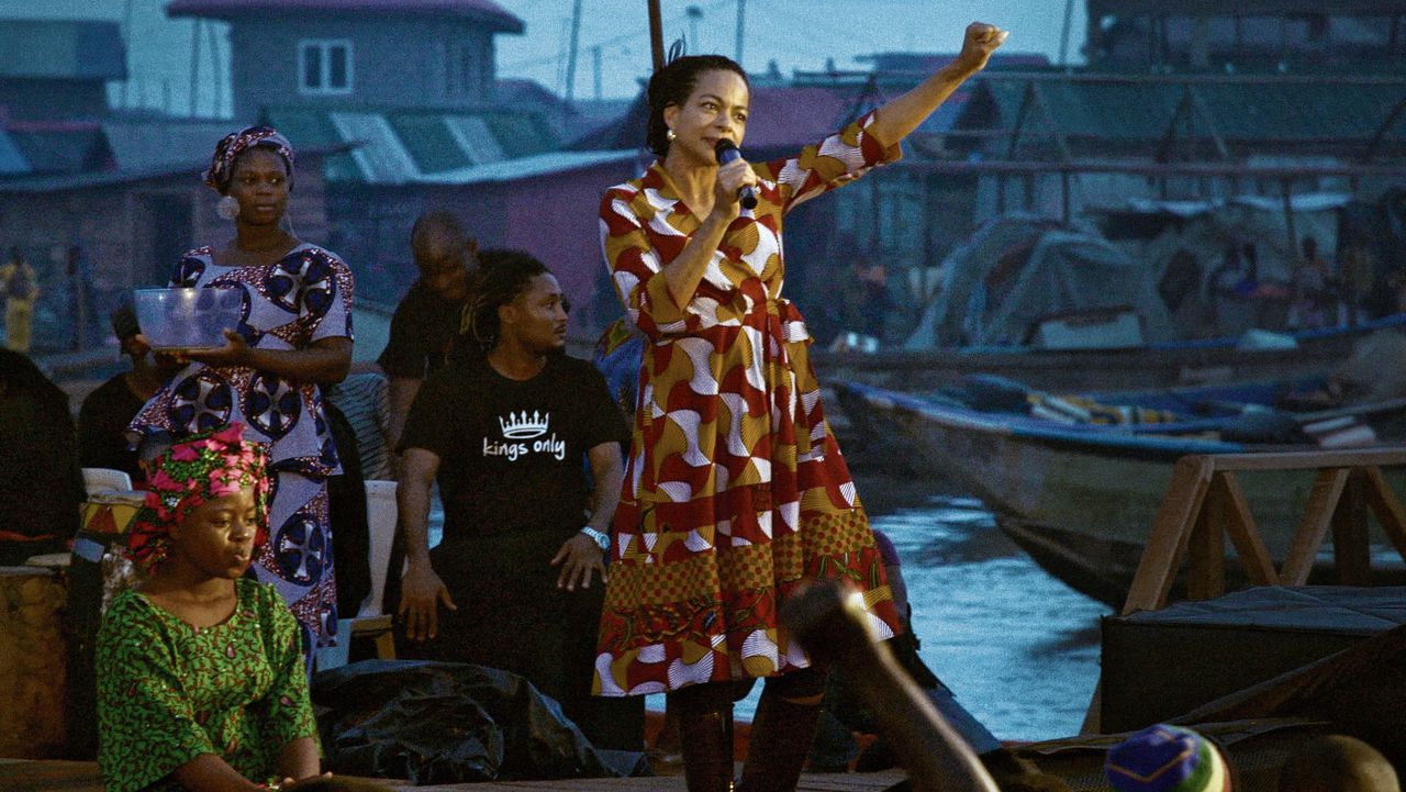 Ifeoma Fafunwa (rechts). Beeld uit de documentaire ‘Mrs. F.’.