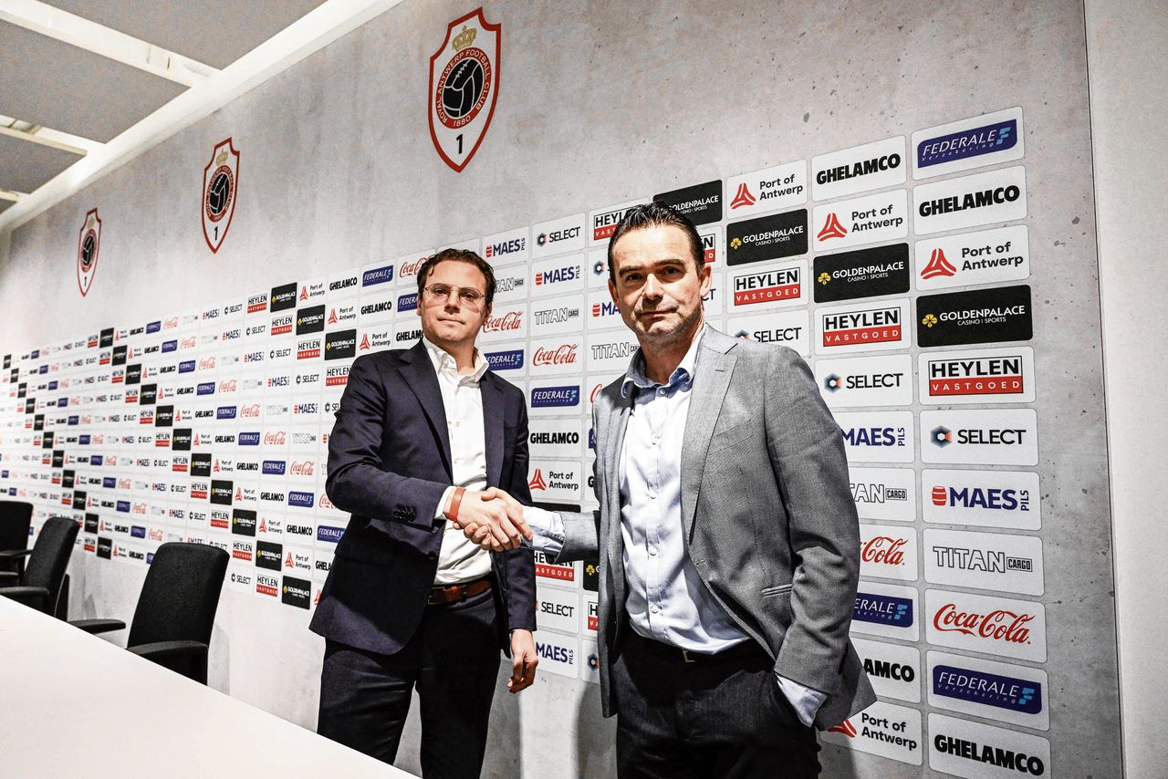 De algemeen directeur van FC Antwerp Sven Jaecques (links) met de nieuwe technisch directeur Marc Overmars.