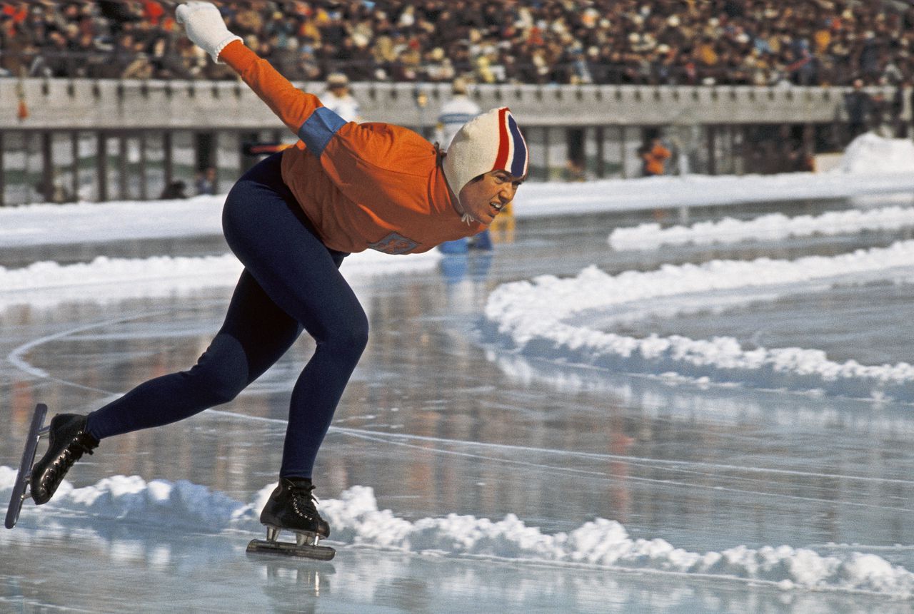 Stien Baas-Kaiser in 1972 Sapporo op weg naar de gouden medaille op de 3.000 meter.