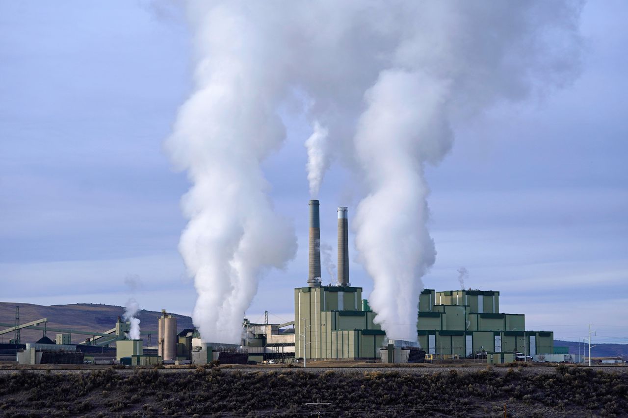 Een kolengestookte elektriciteitscentrale in Colorado. Het Amerikaanse Hooggerechtshof heeft de macht van het milieuagentschap EPA beperkt.