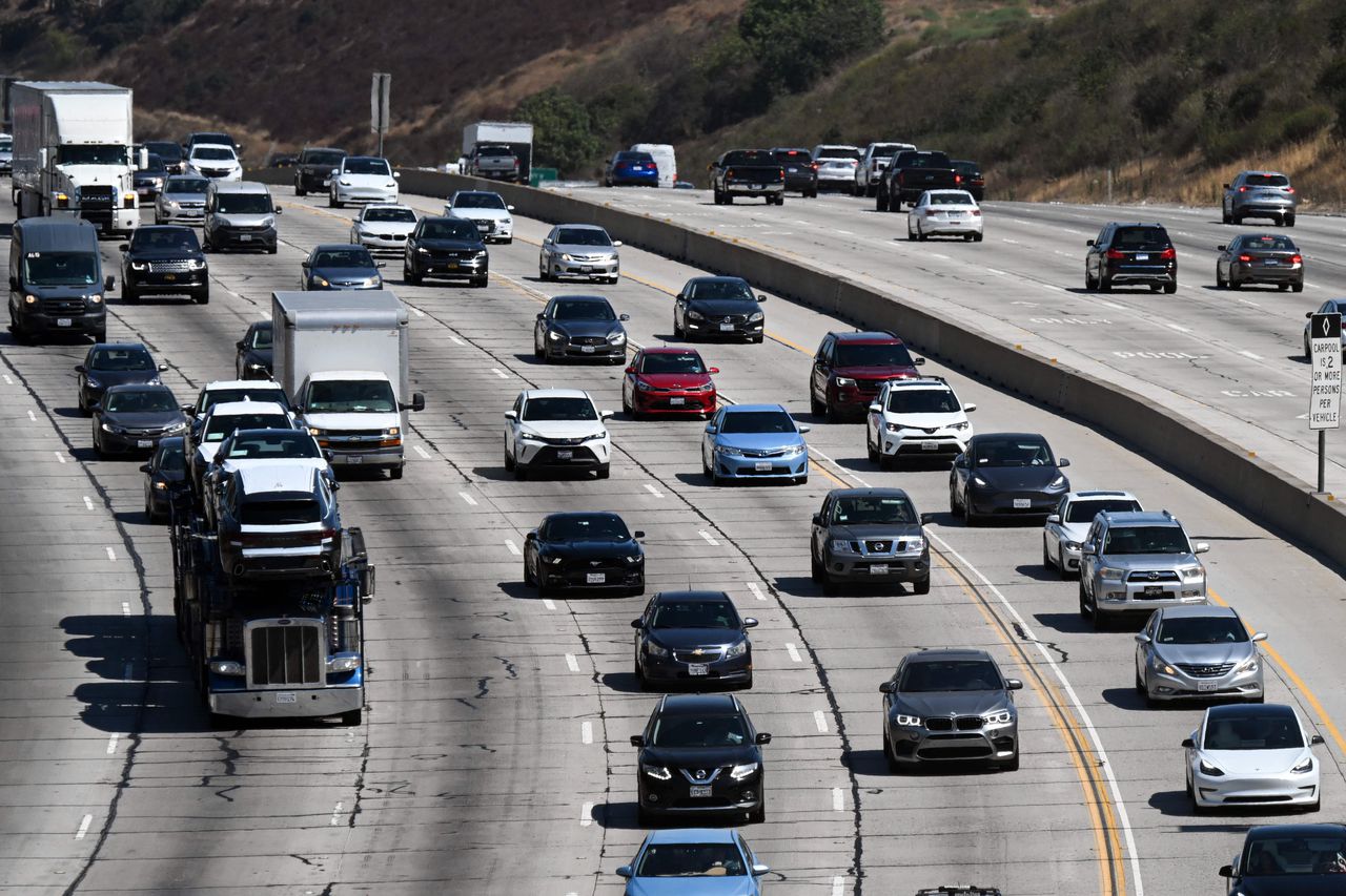 Een drukke snelweg nabij Los Angeles in Californië.