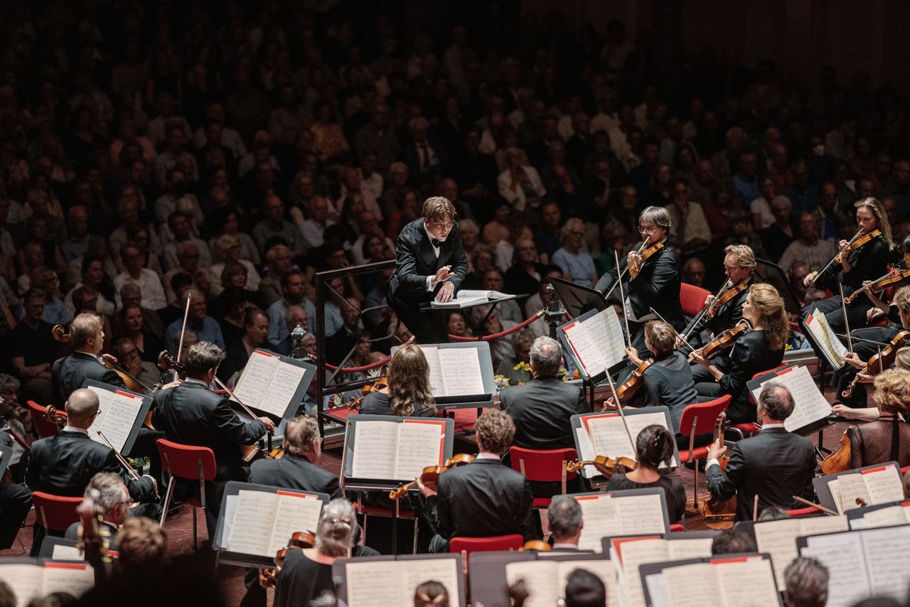 Het Concertgebouworkest vorige week met aankomend chef Klaus Mäkelä in Amsterdam.
