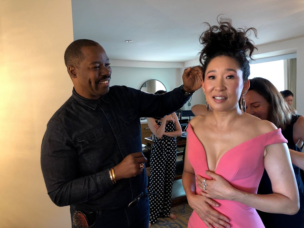 Hollywoodkapper Ted Gibson met Sandra Oh (rechts)