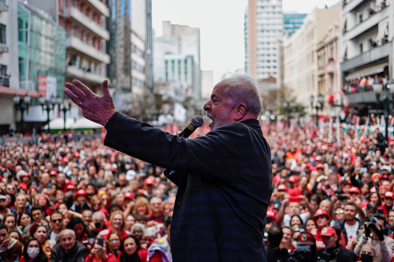 Oud-president en presidentskandidaat Luiz Inacio ‘Lula’ da Silva op campagne, half september in de stad Curitiba.