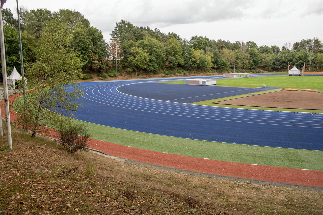 De atletiekbaan op nationaal sportcentrum Papendal in Arnhem.