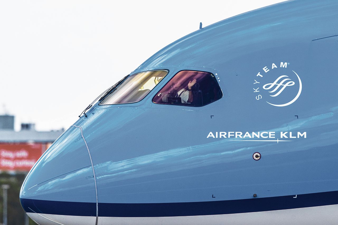 Een piloot van een toestel van Air France-KLM op luchthaven Schiphol.