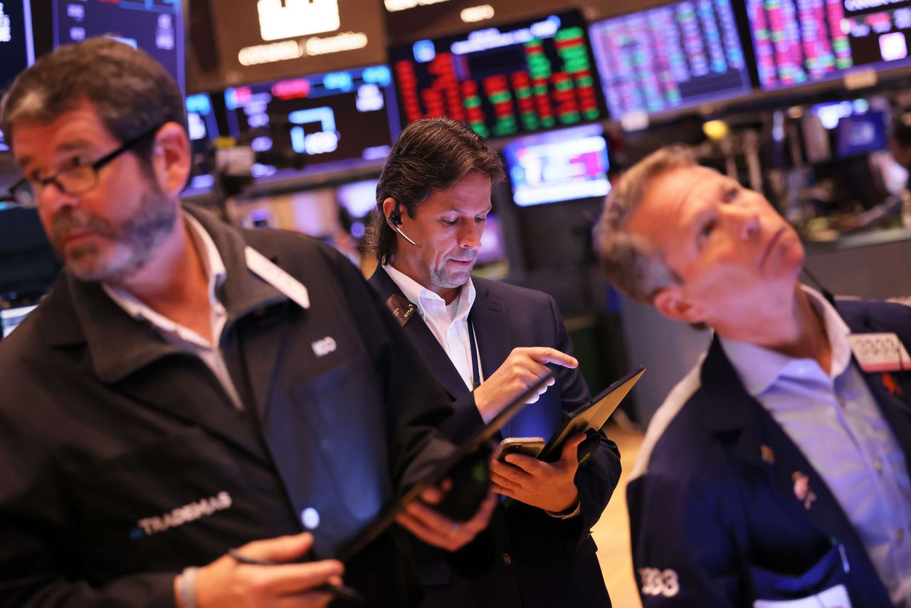 Aandelenhandelaars op de New York Stock Exchange voorafgaand aan het nieuwe rentebesluit van de Fed.