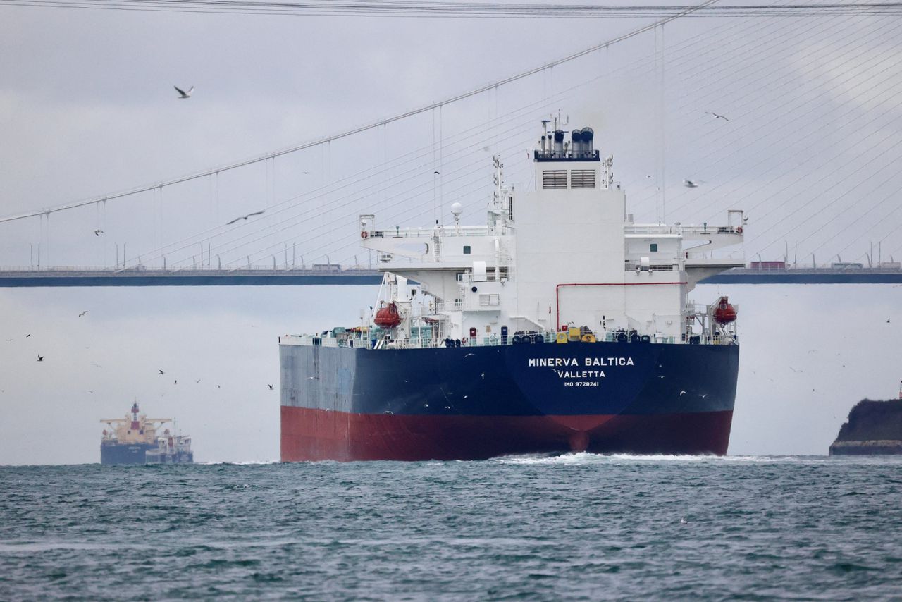 Een olietanker bij de Bosporus, onderweg naar de Zwarte Zee. Rusland heeft gezegd geen zaken te doen met landen die westerse sancties eerbiedigen.