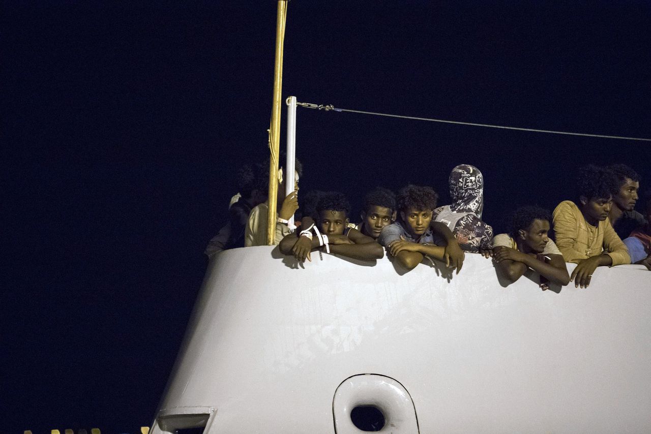 Het Frontex-schip Protector bracht in juli 2018 bijna 450 migranten aan land in Sicilië. Die waren twee dagen eerder gered op de Middellandse Zee toen ze zelf Europa probeerden te bereiken. Zeker vier migranten verdronken.