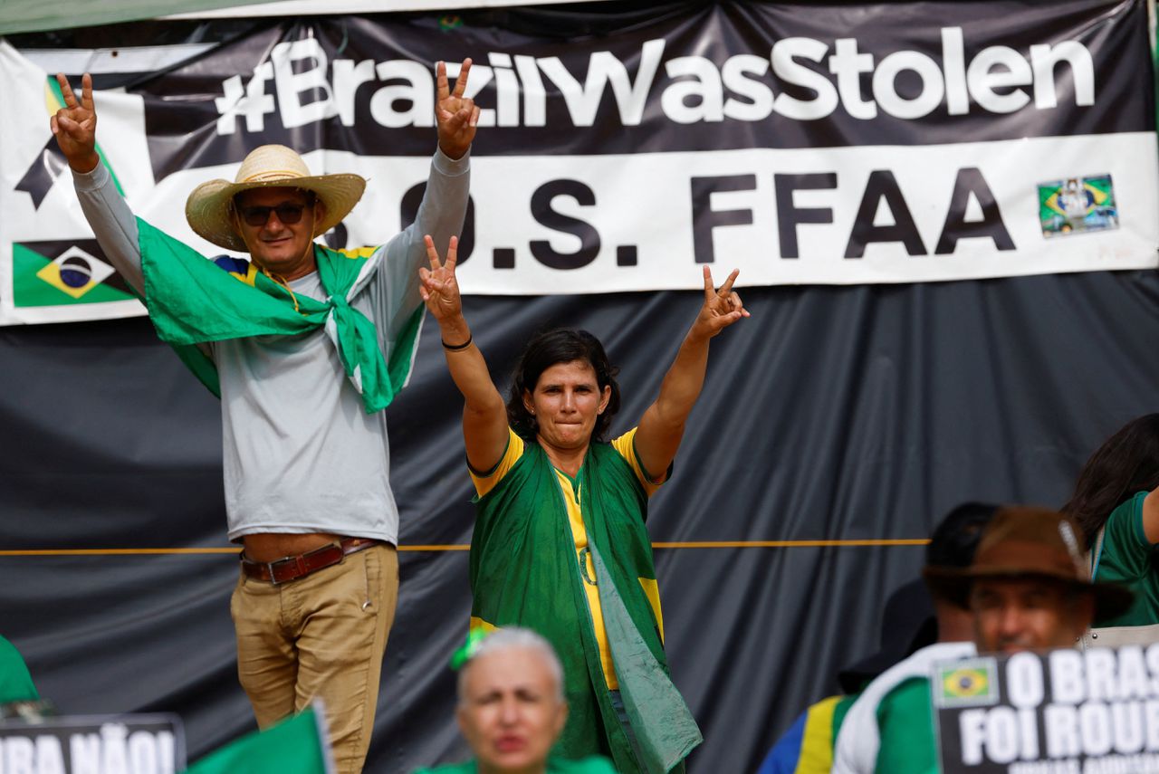 Aanhangers van oud-president Bolsonaro bij een protest bij het hoofdkwartier van het leger, 29 december 2022.
