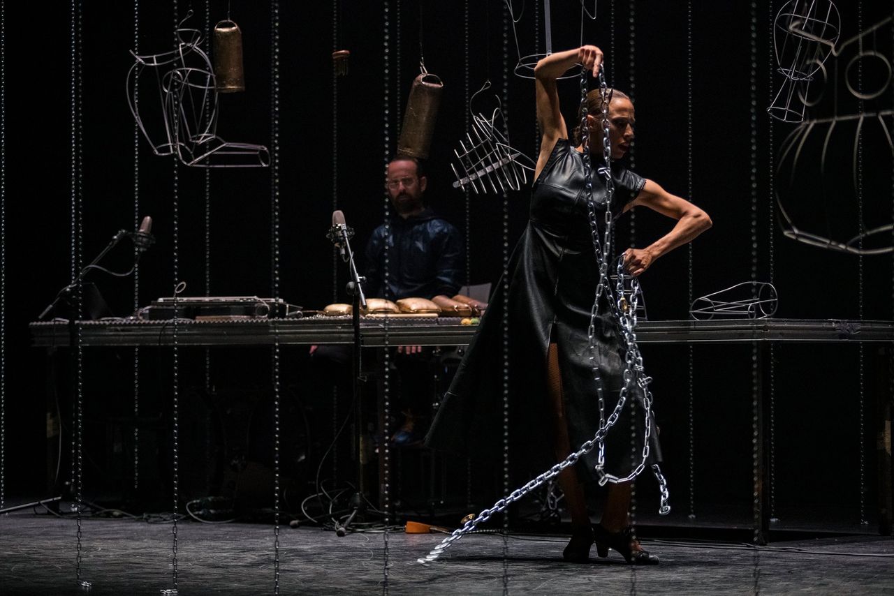 Slagwerker Enric Monfort en flamencodanseres Vanesa Aibar in ‘La Reina del Metal’