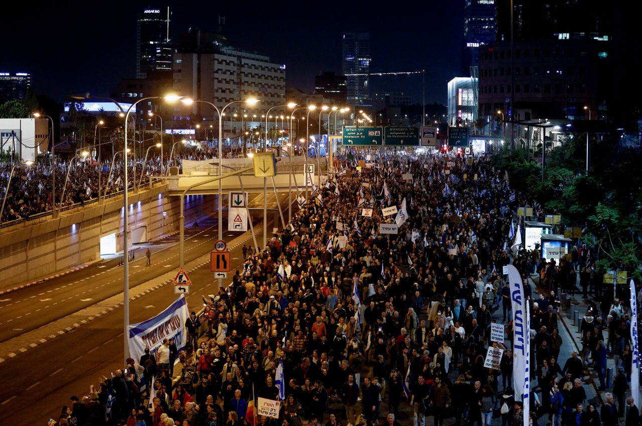 Massaal protest tegen de Israëlische regering in Tel Aviv op zaterdag.