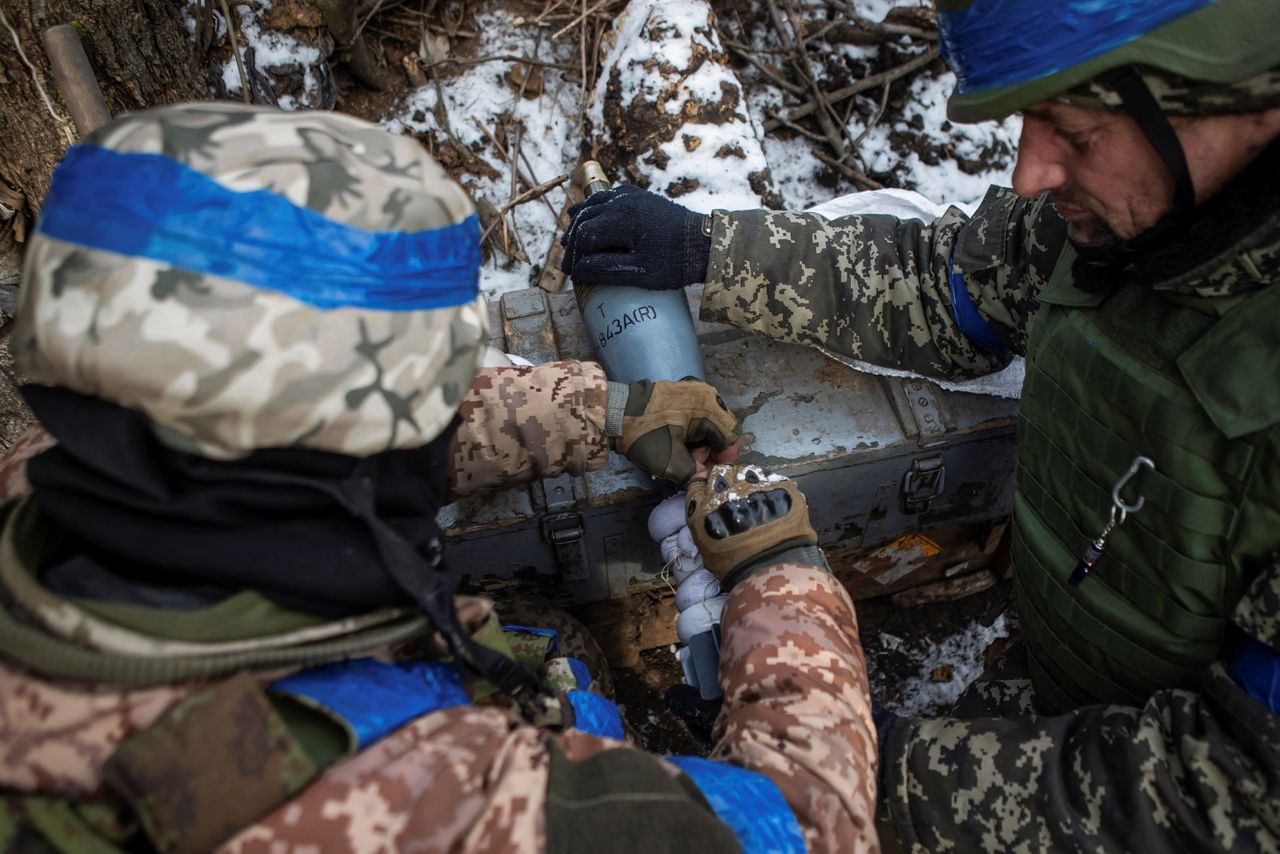 Oekraïense strijdkrachten aan de frontlinie bij Voehledar in de provincie Donetsk waar de Russen deze week zware verliezen leden.