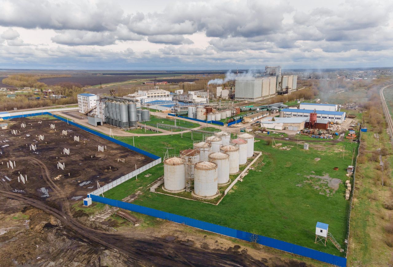 Een Russische olieraffinaderij in de regio Voronezh. De totale waarde van ingevoerde olie uit Rusland daalde van 7,2 miljard euro in 2021 naar 6,2 miljard euro in 2022.