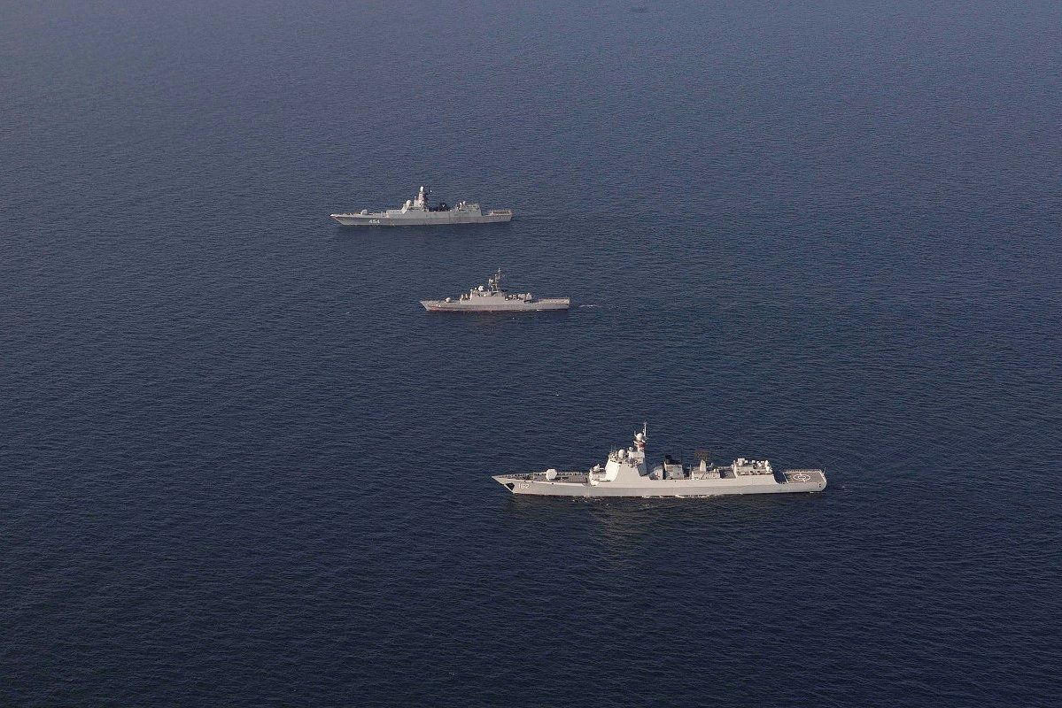 Oorlogsschepen in de Golf van Oman op 17 maart, tijdens een gezamenlijke militaire oefening van Iran, Rusland en China.