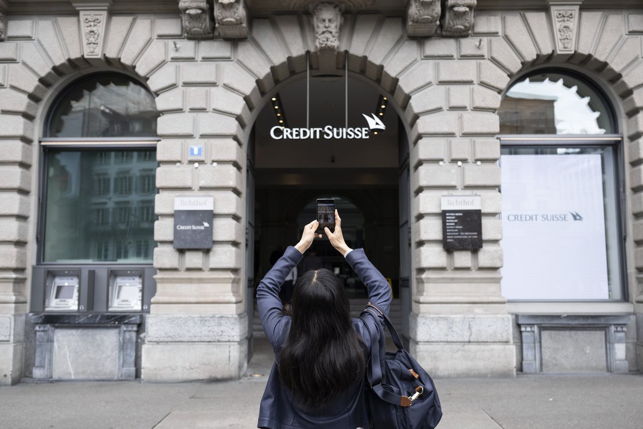 Een vestiging van Credit Suisse in Zürich. De noodlijdende bank wordt overgenomen door concurrent UBS.