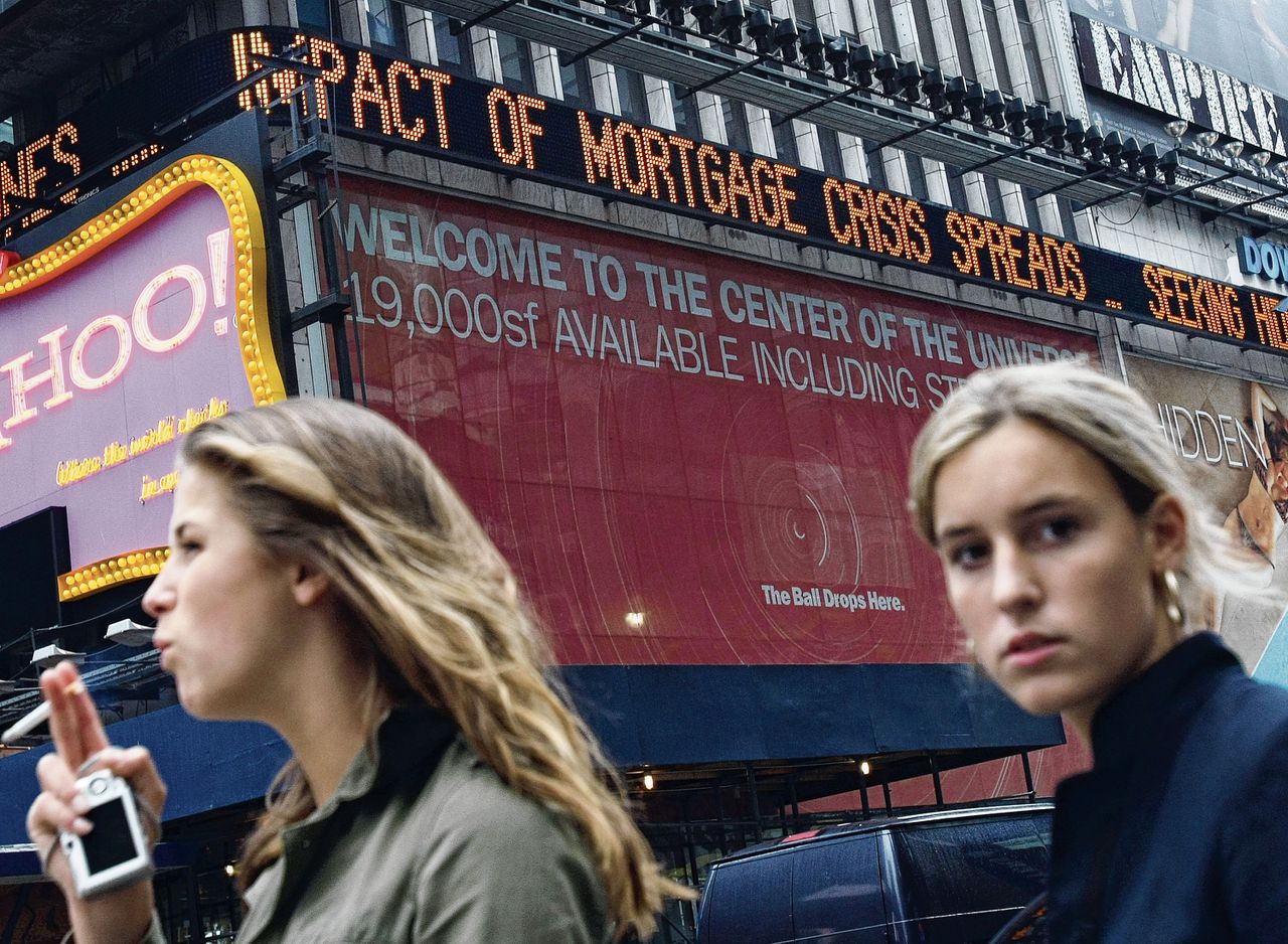 Nieuwsticker op Times Square in New York: ‘Impact van hypotheekcrisis verspreidt zich’, op 10 augustus 2007.
