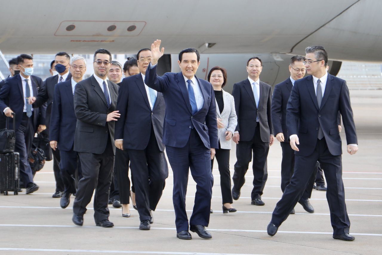 De voormalige president van Taiwan, Ma Ying-jeou, bij zijn aankomst in China afgelopen maandag.