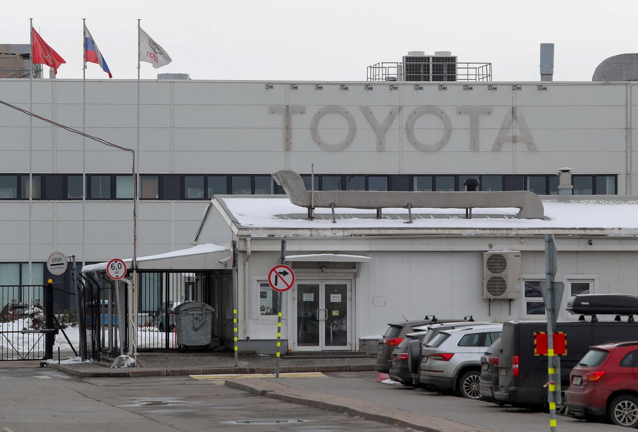 De Toyota-fabriek in Sint-Petersburg komt per direct in handen van de Russische staat.