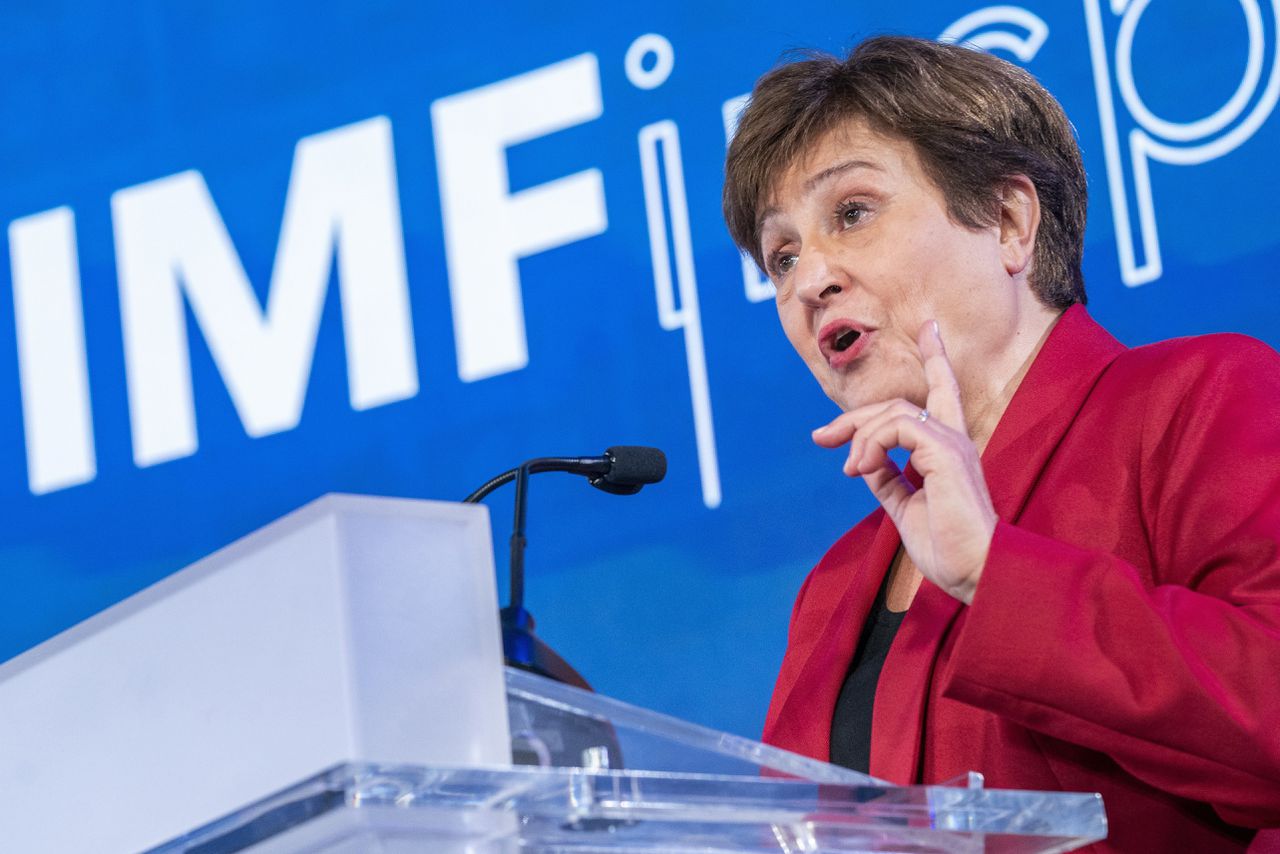 IMF-directeur Kristalina Georgieva wil dat overheden hun begrotingstekorten verminderen om de inflatiebestrijding te ondersteunen.