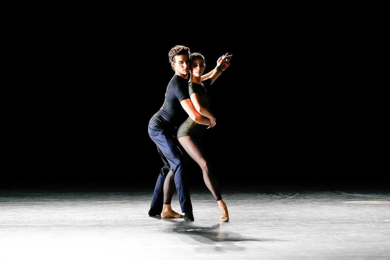 ‘One of a Kind’ van Jirí Kylián, met dansers Alicia Torronteras en Martí Fernández Paixà.