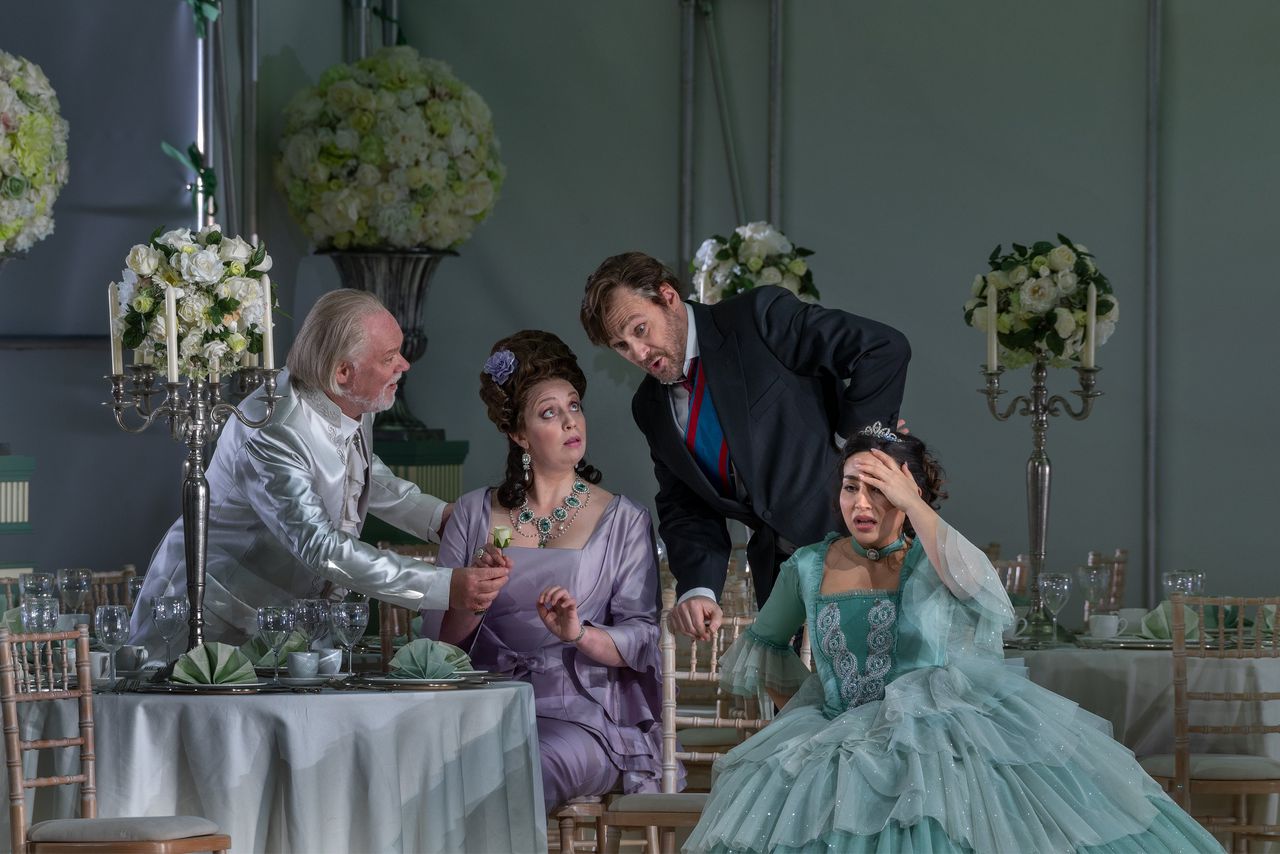 De tweede akte uit ‘Der Rosenkavalier’ door De Nationale Opera en het Nederlands Philharmonisch Orkest onder leiding van chef-dirigent Lorenzo Viotti.