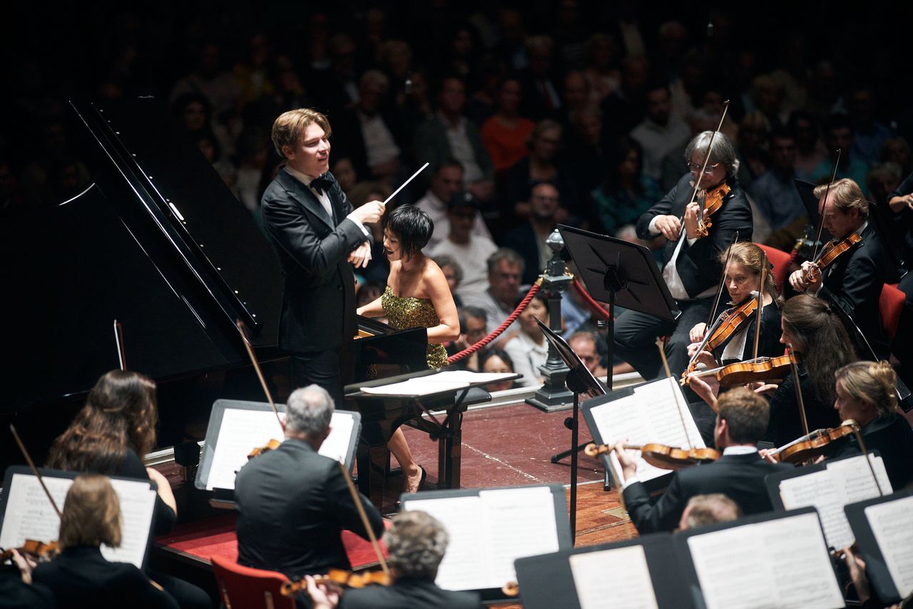 Pianist Yuja Wang soleert bij het Concertgebouworkest onder leiding van aanstaand chef-dirigent Klaus Mäkelä.