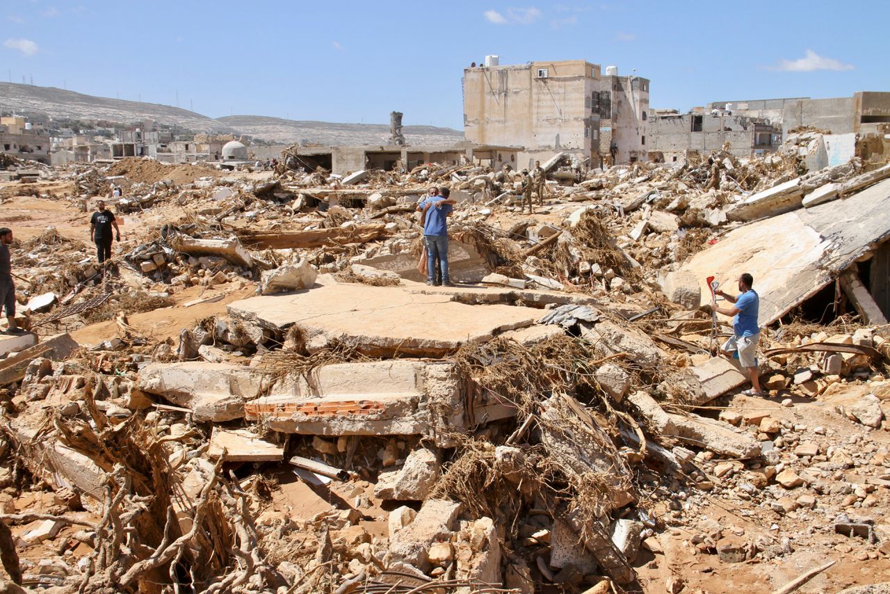 De kustplaats Derna is door de overstromingen deels verwoest.