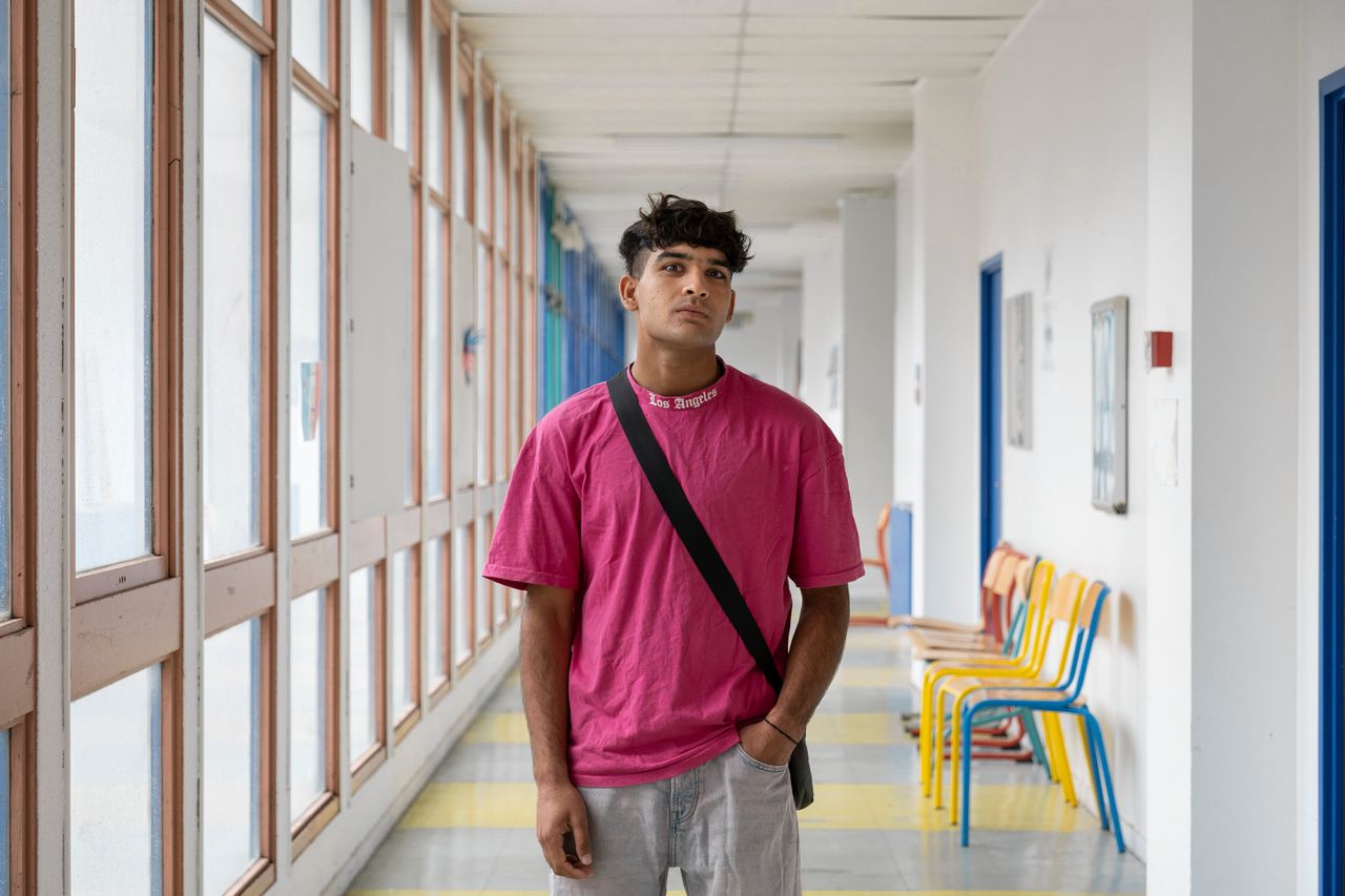 Kamran in een tijdelijk opvangcentrum in Bordeaux. Hij mocht drie weken blijven, toen moest hij het zelf maar uitzoeken.