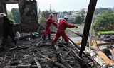 Reddingswerkers ruimen puin nadat een Russische drone een school had geraakt in Charkiv, begin deze maand.