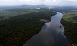 De rivier Essequibo scheidt de westelijke regio Essequibo van het oostelijke deel van Guyana. Venezuela maakt aanspraak op Essequibo, een gebied van 160.000 km<sup>2.</sup>