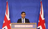 Premier Rishi Sunak spreekt over zijn migratiebeleid tijdens een persconferentie in Downing Street, afgelopen donderdag. 