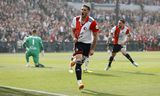 De Mexicaanse spits Santiago Giménez viert de 2-0 tegen Go Ahead Eagles, zondag in de kampioenswedstrijd in de Kuip.