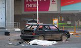 <strong>Slachtoffers van een Oekraïense luchtaanval</strong> lagen zaterdag op straat in de Russische stad Belgorod. Een dag eerder nam Rusland vele Oekraïense steden onder vuur, waarbij eveneens veel doden vielen. 
