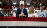 <p>Trump-aanhangers in gebed in Clinton, Iowa, vorig weekend.</p>