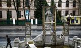 De St. Antonius kerk in Lviv, waarvan de beelden sinds de grootschalige invasie in 2022 door een groep Poolse en Oekraïense conservators met kooien worden beschermd.