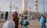 De Grote Moskee in Touba, de tweede stad van Senegal. Touba is een voornaam religieus centrum, dat tegen wil en dank wordt meegesleurd in de politieke onrust die in het land heerst. 
